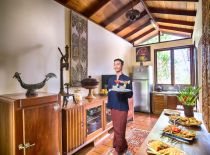 Villa East Indies, Personal Service